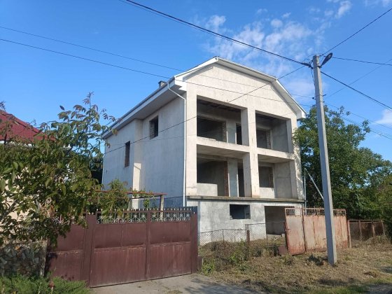 ПРОДАЖ незавершеного 3-х поверх будинку 400 кв.м. 2000х років забудови Берегово