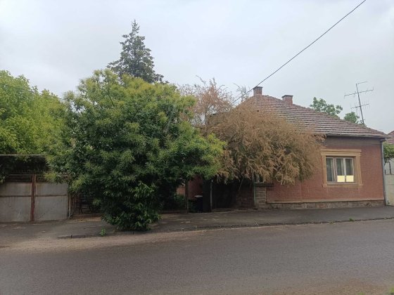 ПРОДАЖ 4-х кімнатного будинку 136 кв.м у хорошому районі,велика ділянк Берегово