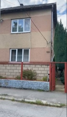 Продається будинок у центрі м. Берегове - фото 1