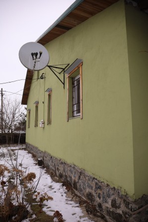 Помешкання під лісом в селі Піски. 70км від міста Київ. - фото 1