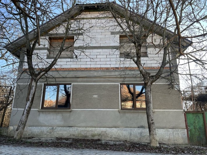 Дім 243 м2, ділянка 7 сотин, Берегово Бартока Бейли 52. - фото 1