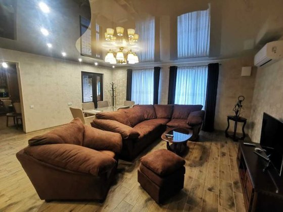 2эт. дом  220кв.м с ремонтом и обстановкой Кам'янське