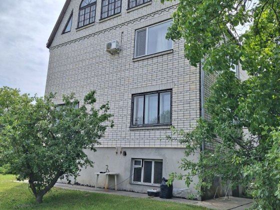 Продаю коттедж  с участком 20 соток Боярка