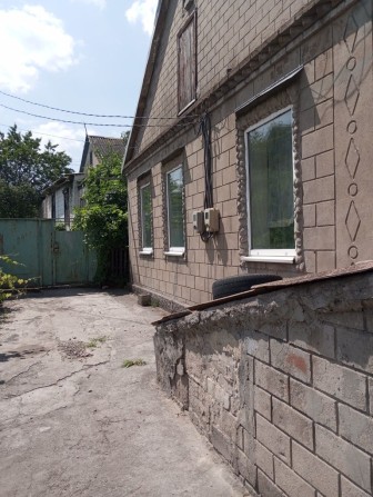 Продам 1/2 частину будинку Романково район 28 школи - фото 1