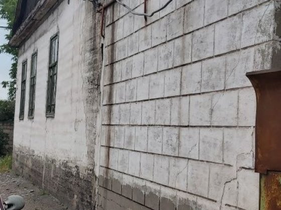 Продається 1/2 будинку центр Кам'янське