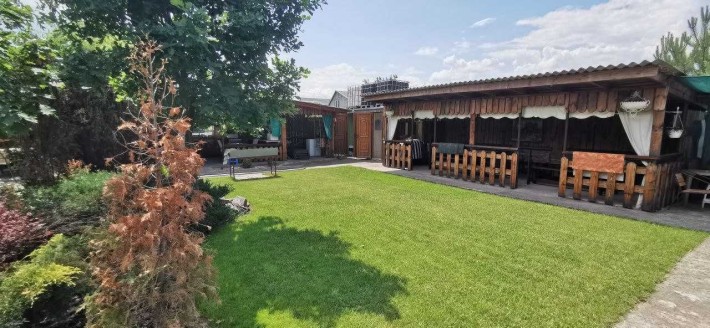 Готовий бізнес біля Голубого озера — дача з номерами під оренду - фото 1