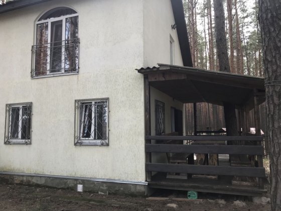 Продам дачний будинок 2 поверхи ,пiдвал.Заг пл 90м2,жила 70.Блок ,утеп Глухов