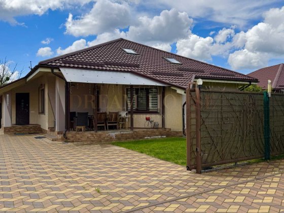 Одноповерховий будинок з ремонтом та гаражем на 12 сотках. Газ Гостомель