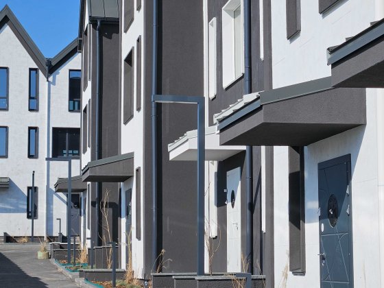 Таунхаус із двориком у закритому комплексі біля озера Гостомель