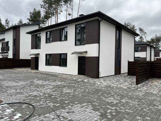 Будинок-дуплекс поруч із парком «Щасливий» лісова частина міста. Гостомель