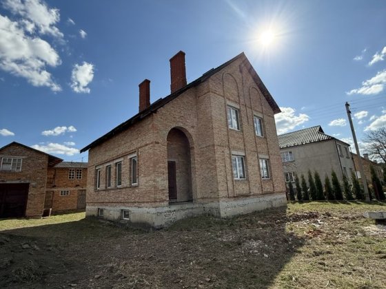 Просторий 2-поверховий будинок Дубно