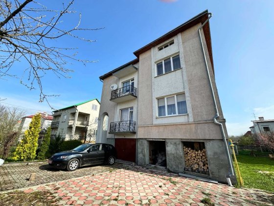 Продаж 3-х поверхового будинку + земля, р-н вул. Спортивна, Дрогобич! Дрогобыч