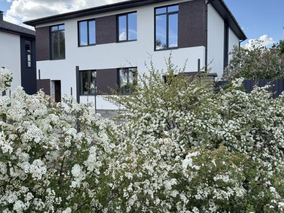 Будинок з виходом до озера з набережною та гарним видом. Гостомель Гостомель