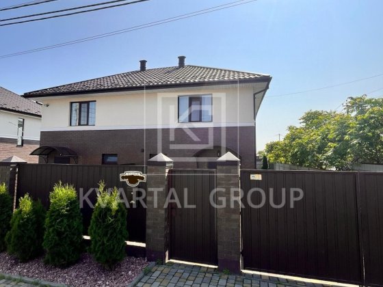 Продаж будинку з новим ремонтом та мінімальним оформленням! Гостомель