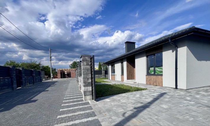 Угловой таун в коттеджном городке! Три спальни, кухня-гостиная! Газ! - фото 1