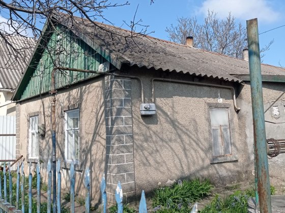 Продам жилой дом на участке 10 соток. Черноморск