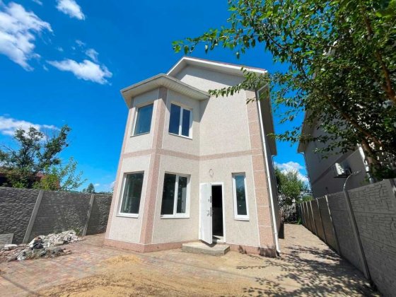 В продаже новый, современный дом возле моря! Чорноморськ