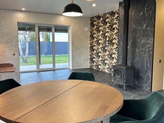 Будинок біля озера з новим ремонтом на 6 сотках. Два види опалення ! Гостомель