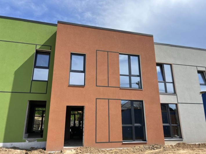 Продам готовий таунхаус в мальовничому містечку - фото 1