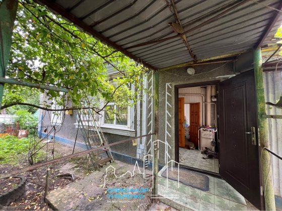 Продам частину будинку з власним двориком в місті! Каменец-Подольский