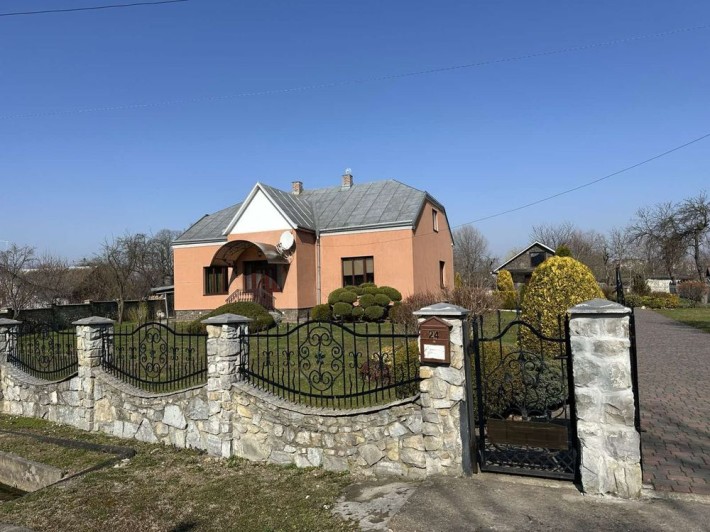 Продаж будинку в центрі міста - фото 1