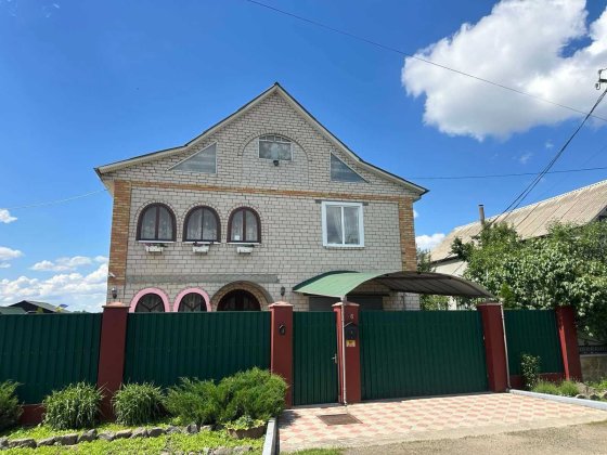 Продаж якісного великого будинку м. Кам’янка Кам'янка
