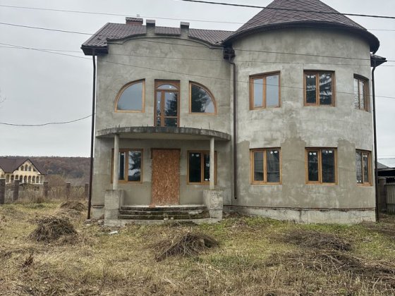 Продам особняк та 10 соток землі в Калуші у районі Підгірки Калуш