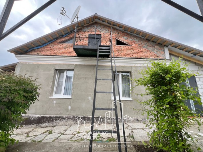 Продам чудовий будинок з частковим ремонтом! - фото 1
