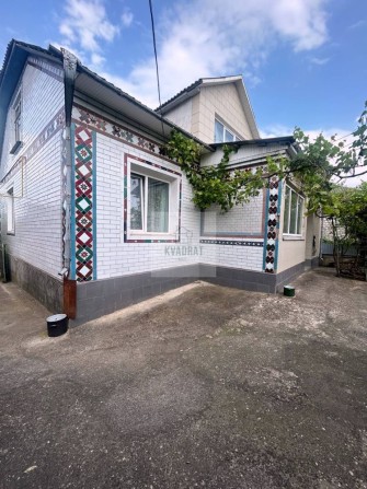 Продам будинок біля міста - фото 1