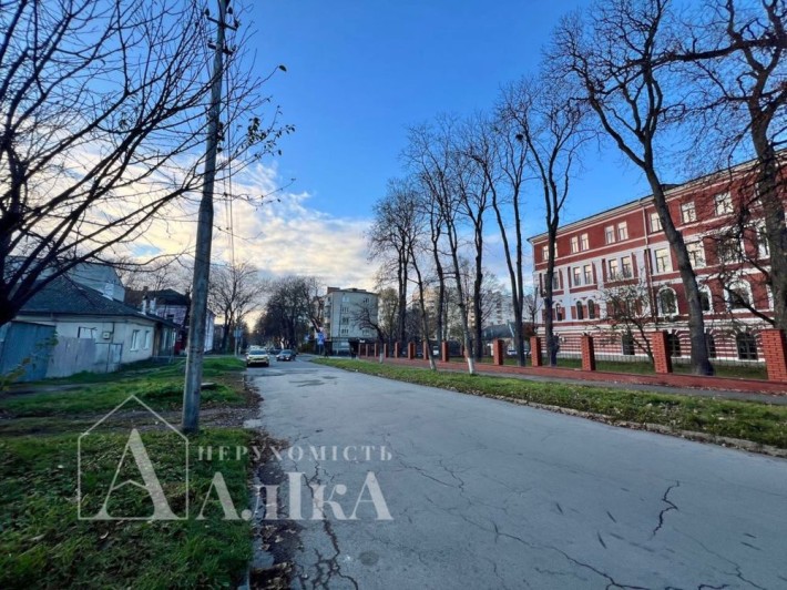 Продам частину будинку в центрі ПІД КОМЕРЦІЮ або для проживання - фото 1