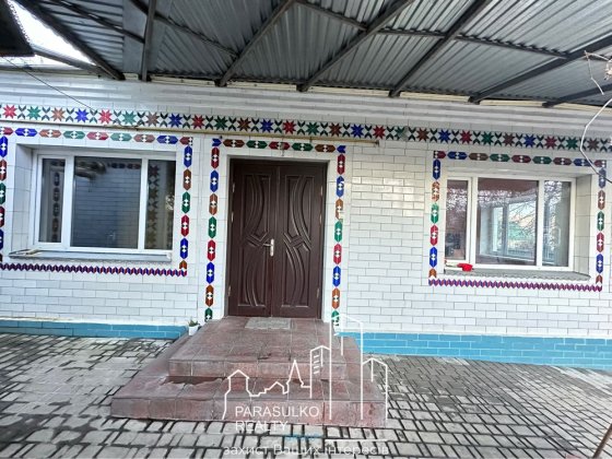 Продам просторий будинок поряд з центром міста! Кам'янець-Подільський