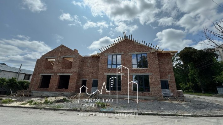 Продам сучасний таунхаус в Центрі Міста - фото 1
