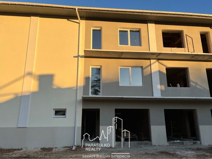 Продам новенький таунхаус у шикарному районі міста! - фото 1