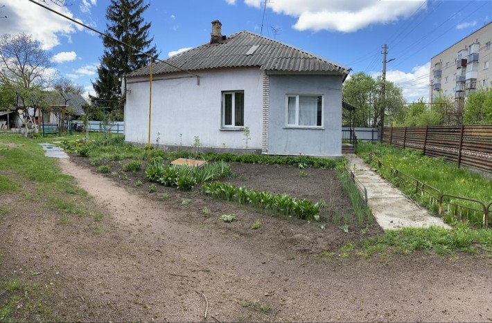 Продам 1/2частину будинку в Коростені - фото 1