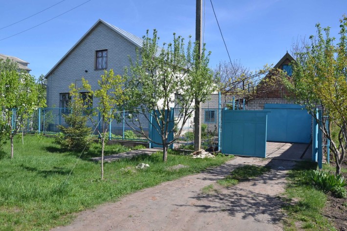 Продам новий великий будинок в м. Берестин (м. Красноград) - фото 1