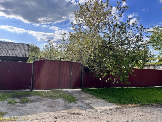 Продам дом в центре города ( аренды нет) Лозовая