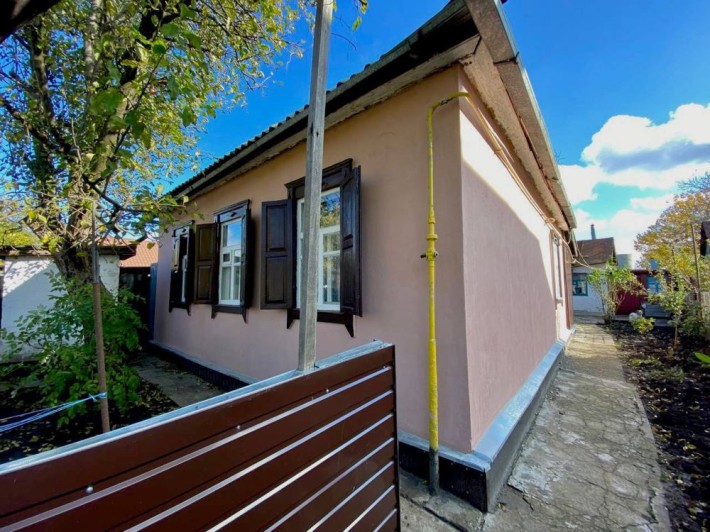 Продам ДОМ г. Лозовая в городе (р-н поликлиники) - фото 1