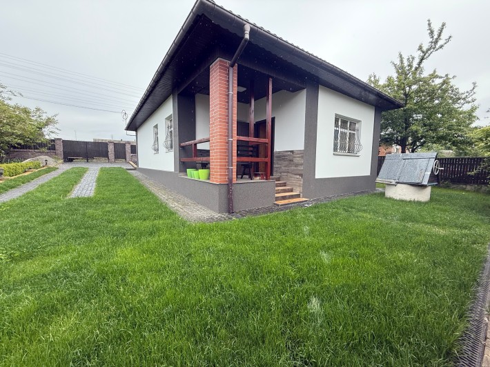 Продам будинок з ремонтом у м. Малин,71 м², 8с, поруч “Малинське море” - фото 1