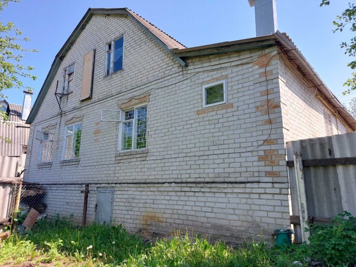 Продам отличный добротный дом в центре Люботина - фото 1