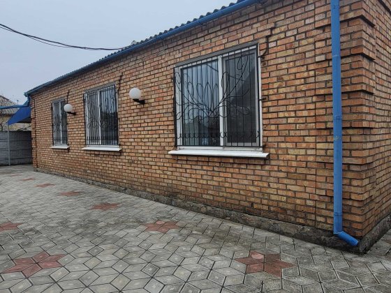 Продам відмінний укомплектований будинок в Марганці.