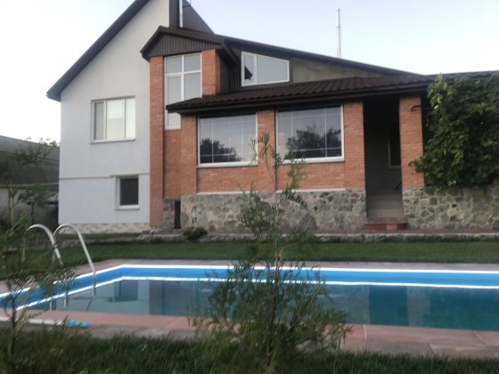 Двоповерховий будинок Лубни