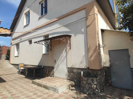 Продаю шикарный 2х эт. дом  с готовым бизнесом г.Мерефа Мерефа