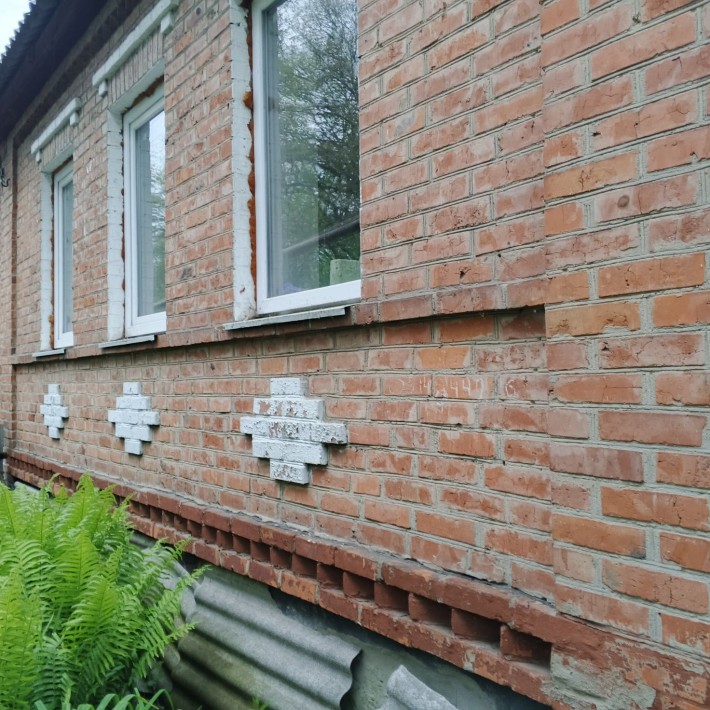 Продаю кирпичный  дом в живописном месте г.Мерефа - фото 1