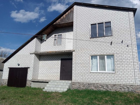 Продаю 2эт современный дом г Мерефа 15 соток рядом сосновый бор и река Мерефа