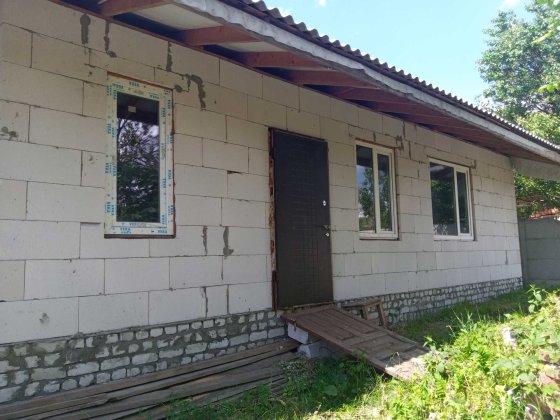 Продаю добротный кирпичный дом в тихом центре Мерефы с участком 19 сот Мерефа