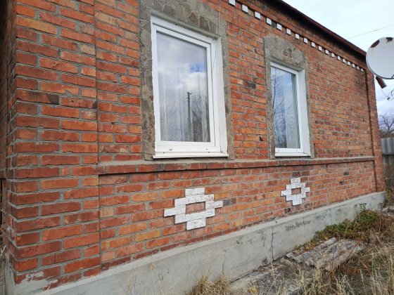 Продаю добротный кирпичный дом гМерефа возле соснового бора 26 соток. Мерефа