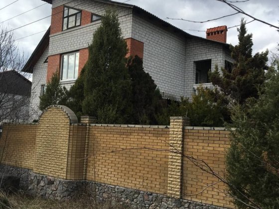 Продам трьох поверховий будинок в Мерефі Мерефа