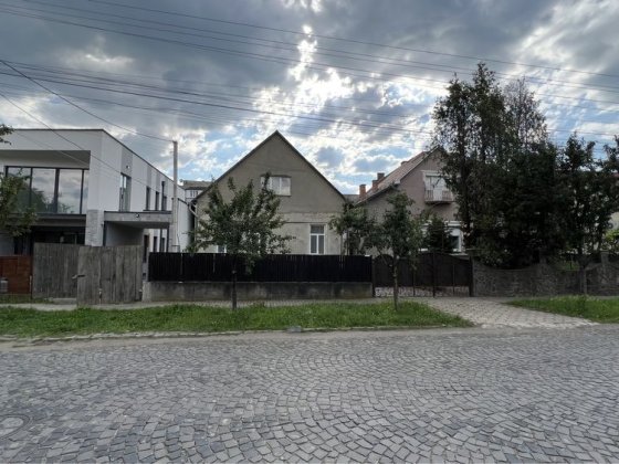 Дім на 8 сотинах престижна локація Мукачево