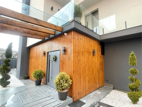 Сучесний Автономний будинок 2022 рп Центрпльна частина Мукачево