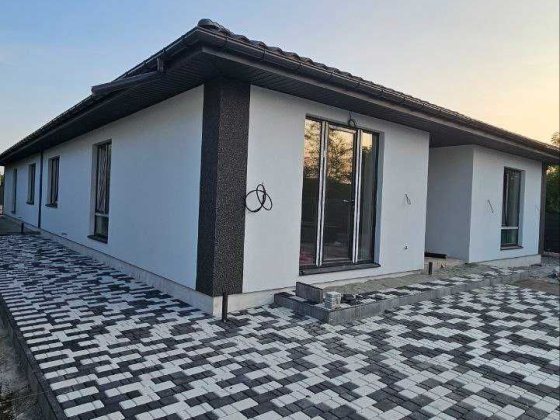 Продам частину будинку р-н ринку Урожай Звягель